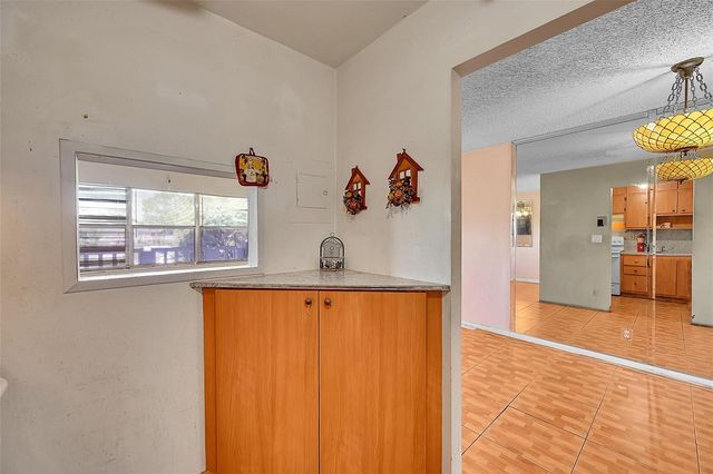 9101 Sunrise Lakes Boulevard 206, Sunrise, FL 33322