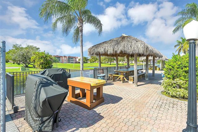 9101 Sunrise Lakes Boulevard 206, Sunrise, FL 33322