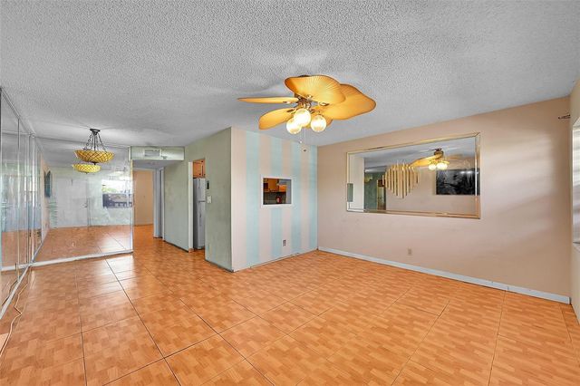 9101 Sunrise Lakes Boulevard 206, Sunrise, FL 33322