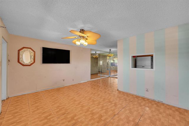 9101 Sunrise Lakes Boulevard 206, Sunrise, FL 33322