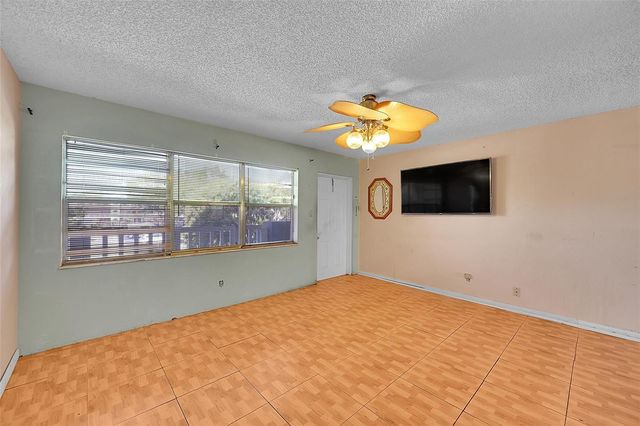 9101 Sunrise Lakes Boulevard 206, Sunrise, FL 33322