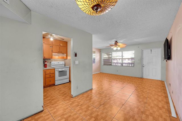 9101 Sunrise Lakes Boulevard 206, Sunrise, FL 33322