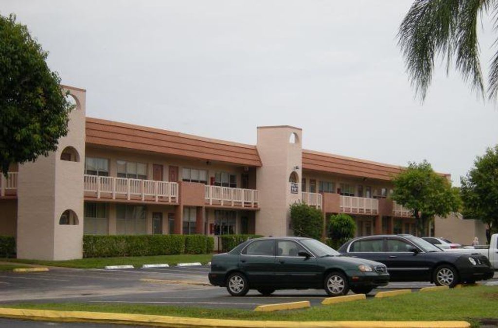 9101 Sunrise Lakes Boulevard 206, Sunrise, FL 33322