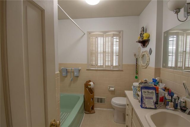 14 NW 40th Street, Kansas City, MO 64116