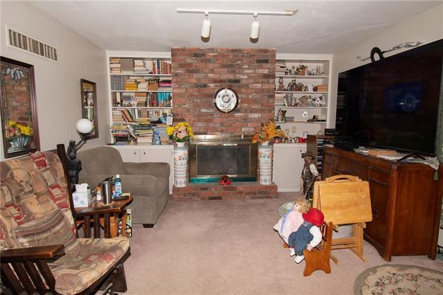 14 NW 40th Street, Kansas City, MO 64116