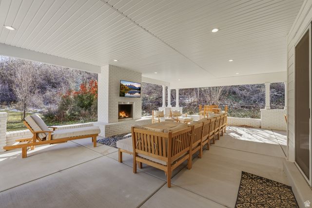 2152 E CREEK RD, Sandy, UT 84093