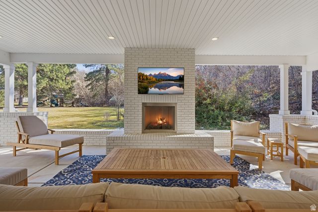 2152 E CREEK RD, Sandy, UT 84093