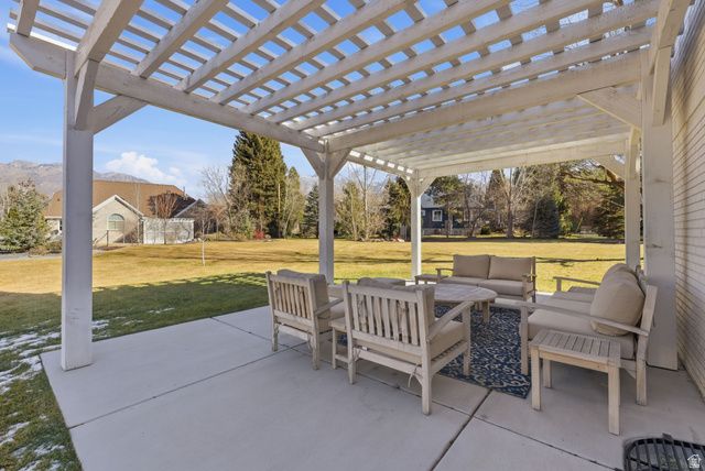 2152 E CREEK RD, Sandy, UT 84093