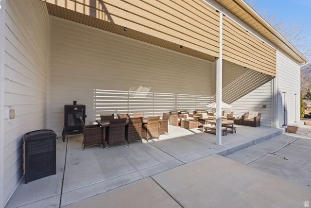 2152 E CREEK RD, Sandy, UT 84093