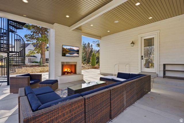 2152 E CREEK RD, Sandy, UT 84093