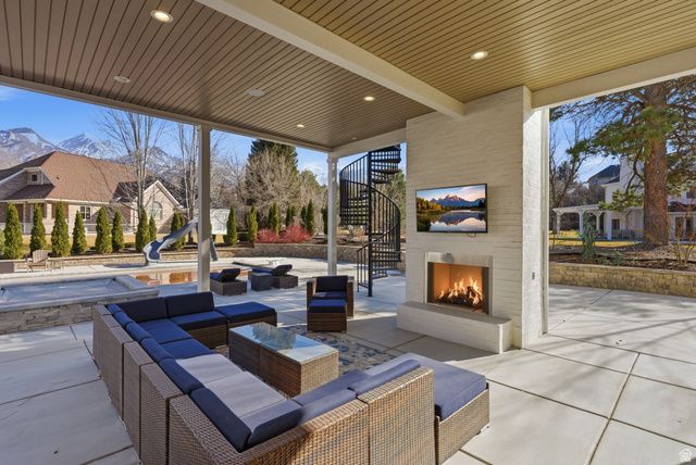 2152 E CREEK RD, Sandy, UT 84093