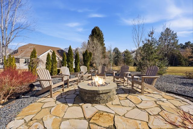 2152 E CREEK RD, Sandy, UT 84093