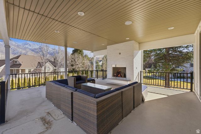 2152 E CREEK RD, Sandy, UT 84093