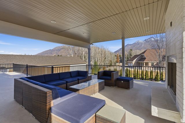 2152 E CREEK RD, Sandy, UT 84093