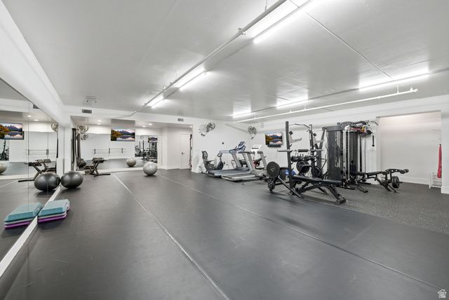 2152 E CREEK RD, Sandy, UT 84093