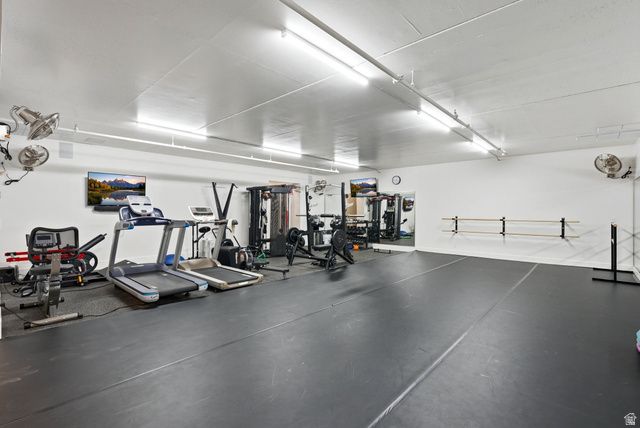 2152 E CREEK RD, Sandy, UT 84093