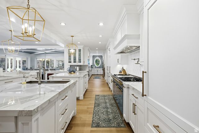 2152 E CREEK RD, Sandy, UT 84093