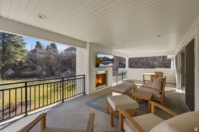 2152 E CREEK RD, Sandy, UT 84093