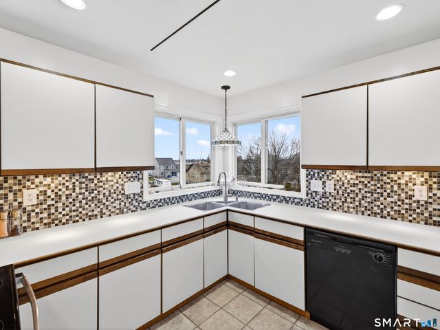 18 Noble Avenue, Groton, CT 06340