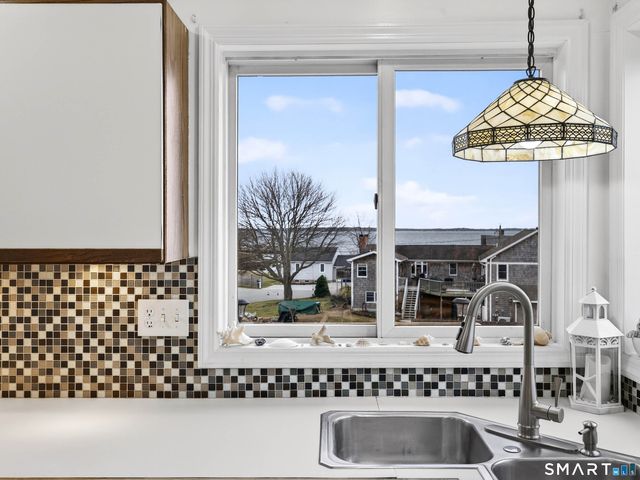 18 Noble Avenue, Groton, CT 06340