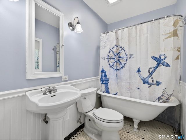 18 Noble Avenue, Groton, CT 06340