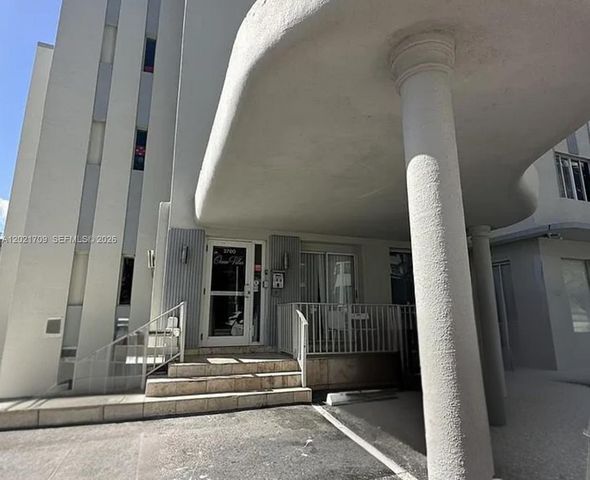 3700 Collins Avenue S306, Miami Beach, FL 33140
