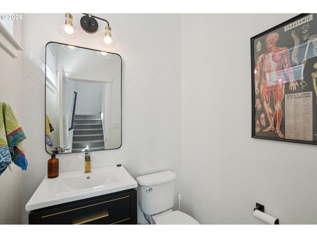 938 Sw ADRIAN Ter, Beaverton, OR 97005