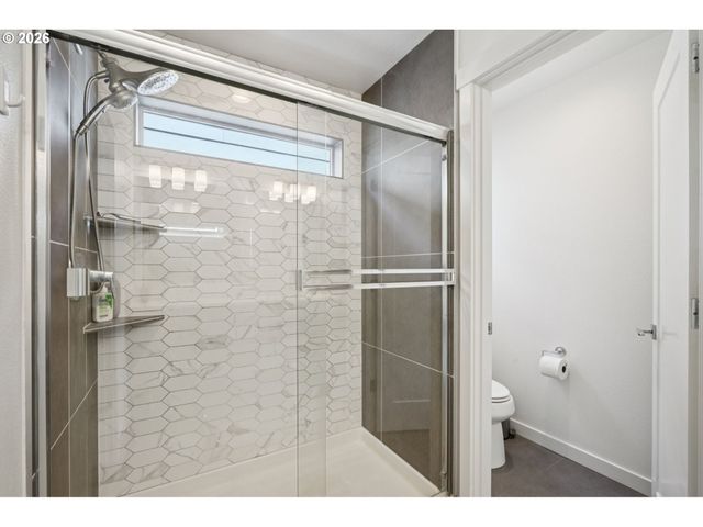938 Sw ADRIAN Ter, Beaverton, OR 97005