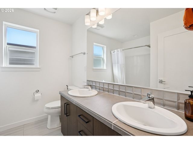 938 Sw ADRIAN Ter, Beaverton, OR 97005