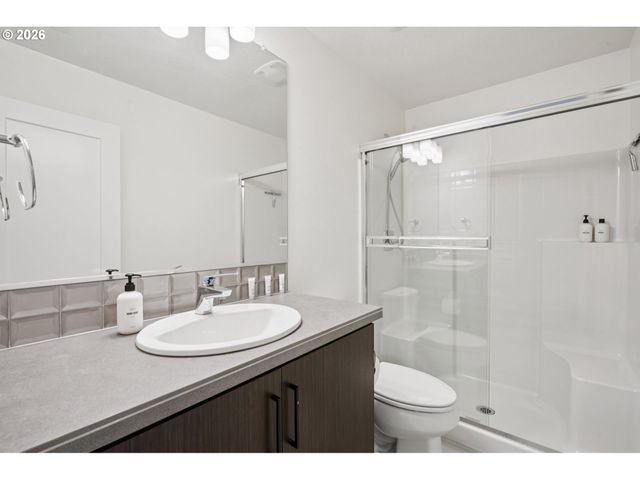938 Sw ADRIAN Ter, Beaverton, OR 97005