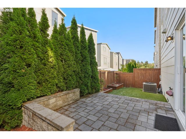 938 Sw ADRIAN Ter, Beaverton, OR 97005