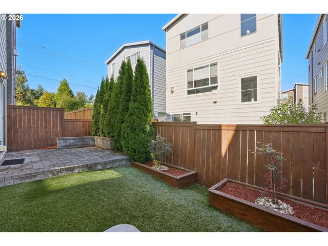 938 Sw ADRIAN Ter, Beaverton, OR 97005