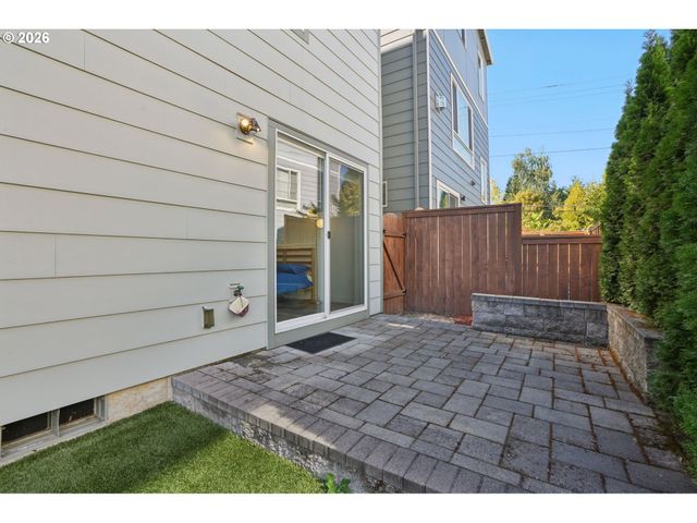 938 Sw ADRIAN Ter, Beaverton, OR 97005