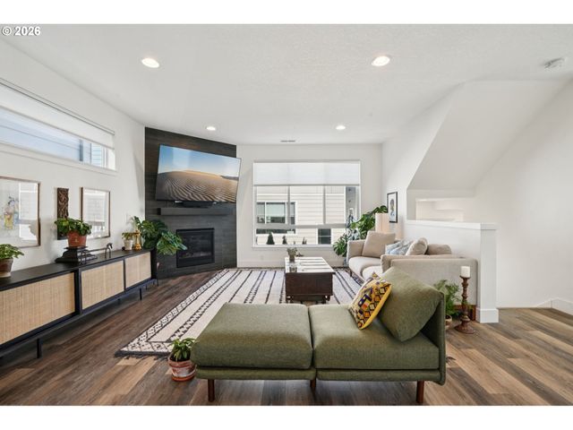 938 Sw ADRIAN Ter, Beaverton, OR 97005