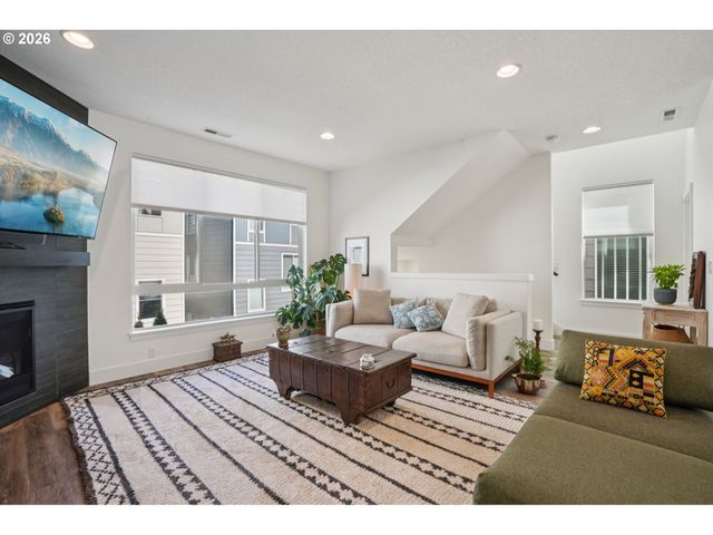 938 Sw ADRIAN Ter, Beaverton, OR 97005