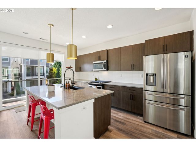 938 Sw ADRIAN Ter, Beaverton, OR 97005