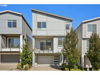 938 Sw ADRIAN Ter, Beaverton, OR 97005