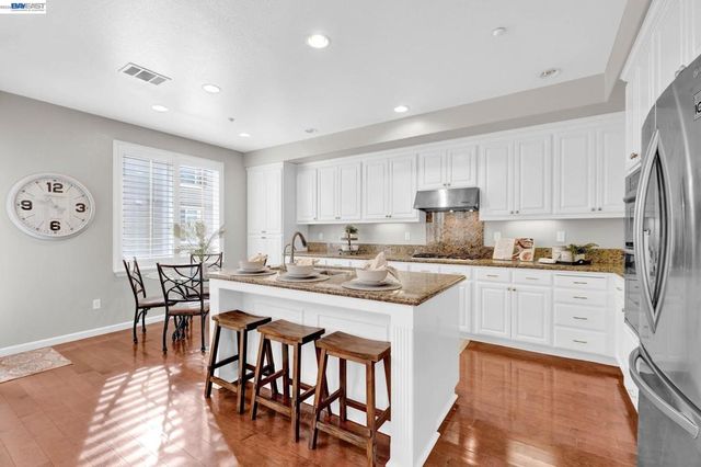 6197 Yardley Ln, San Ramon, CA 94582