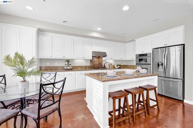6197 Yardley Ln, San Ramon, CA 94582