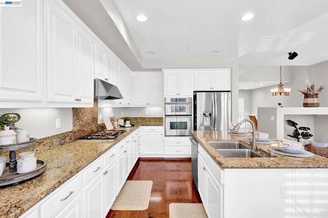 6197 Yardley Ln, San Ramon, CA 94582