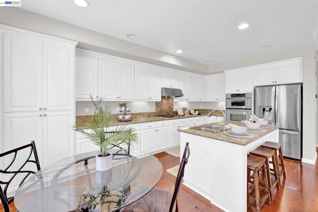 6197 Yardley Ln, San Ramon, CA 94582