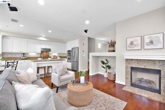 6197 Yardley Ln, San Ramon, CA 94582