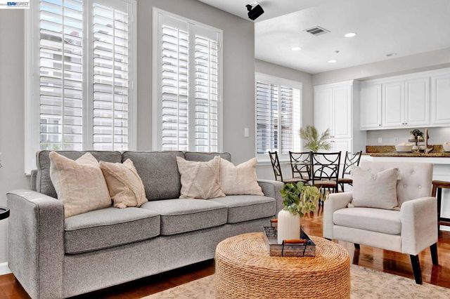 6197 Yardley Ln, San Ramon, CA 94582