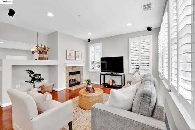 6197 Yardley Ln, San Ramon, CA 94582