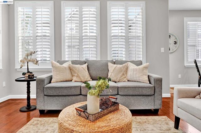 6197 Yardley Ln, San Ramon, CA 94582