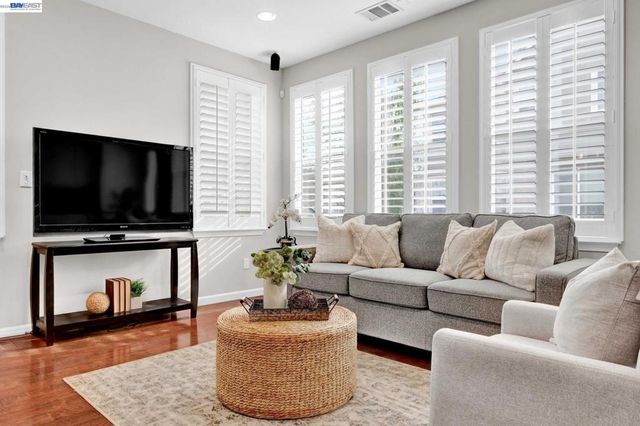 6197 Yardley Ln, San Ramon, CA 94582