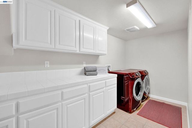 6197 Yardley Ln, San Ramon, CA 94582