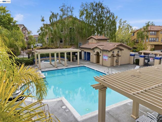 6197 Yardley Ln, San Ramon, CA 94582