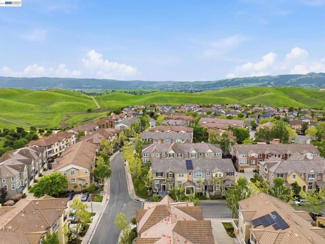 6197 Yardley Ln, San Ramon, CA 94582