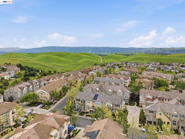 6197 Yardley Ln, San Ramon, CA 94582